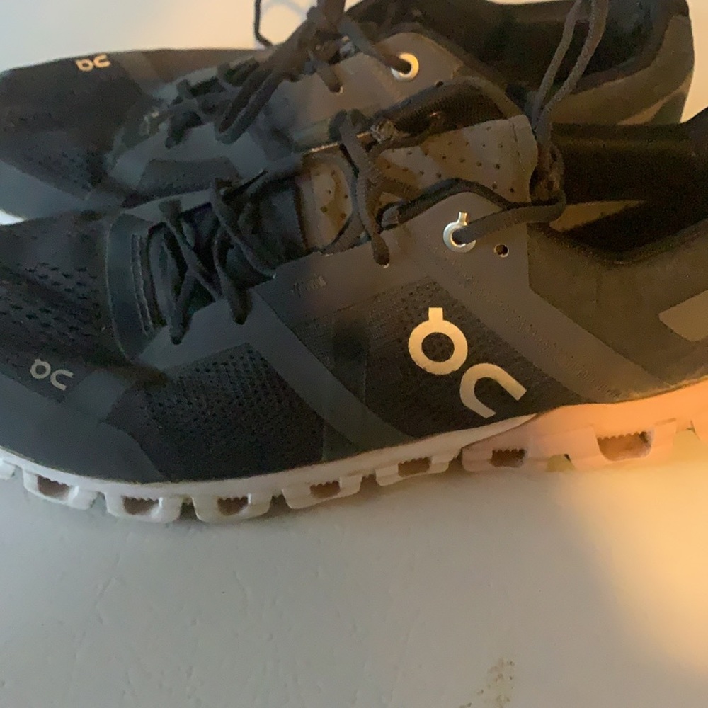 On Cloud running shoes pink and grey